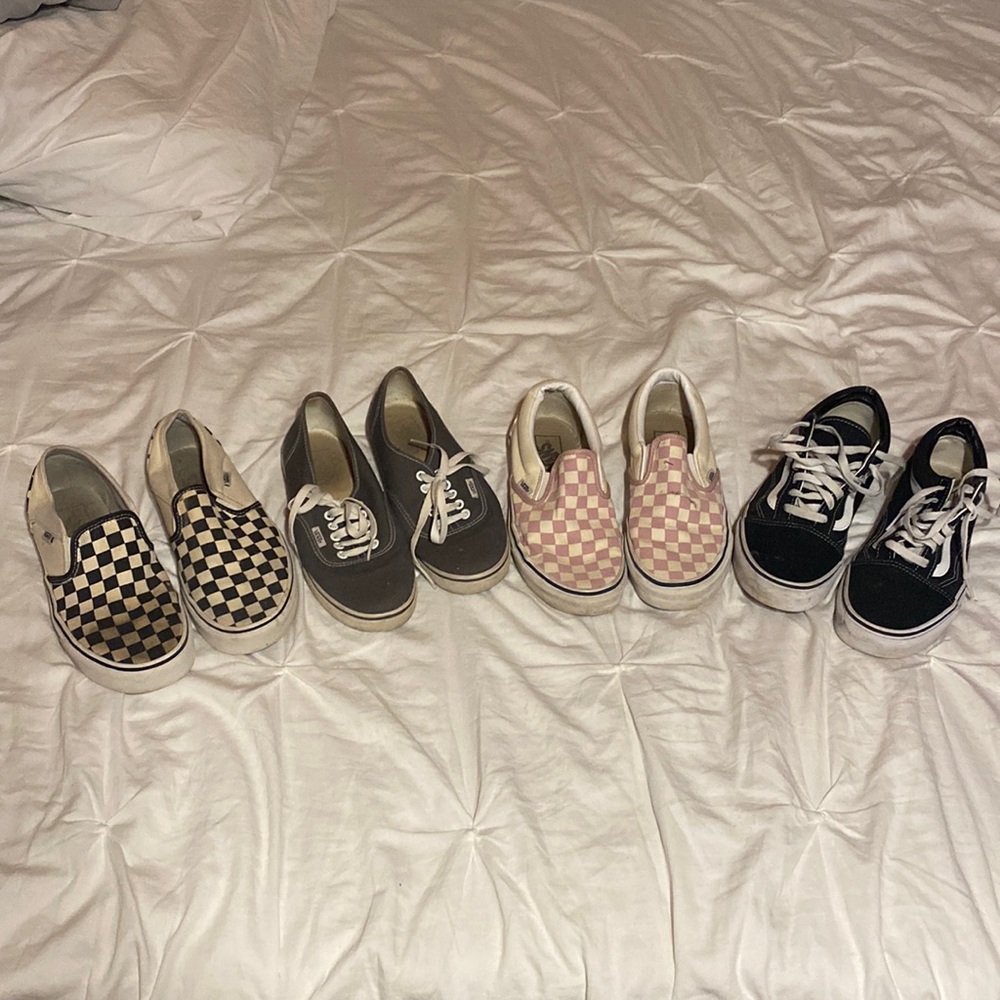 4 Pairs of Vans, both slip on AND tie!